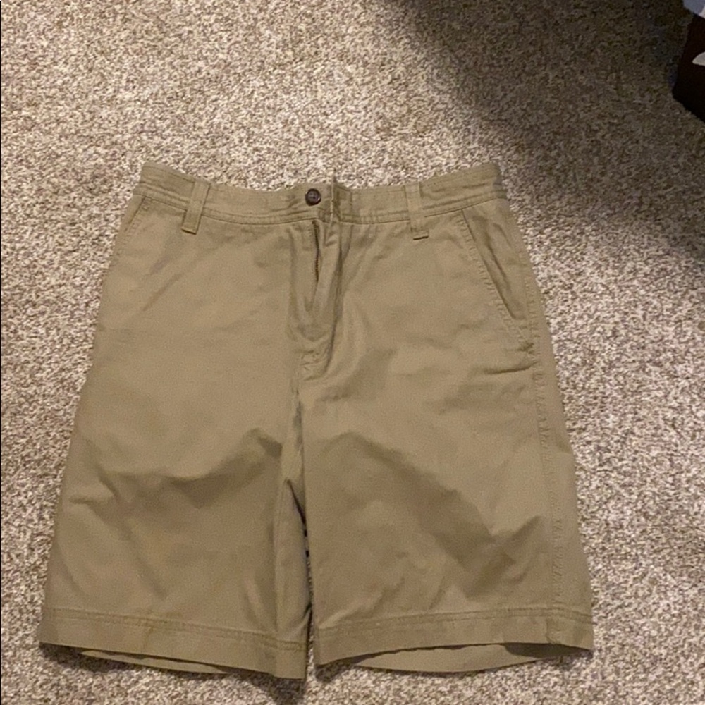Izod size 32 Khaki Men’s large shorts